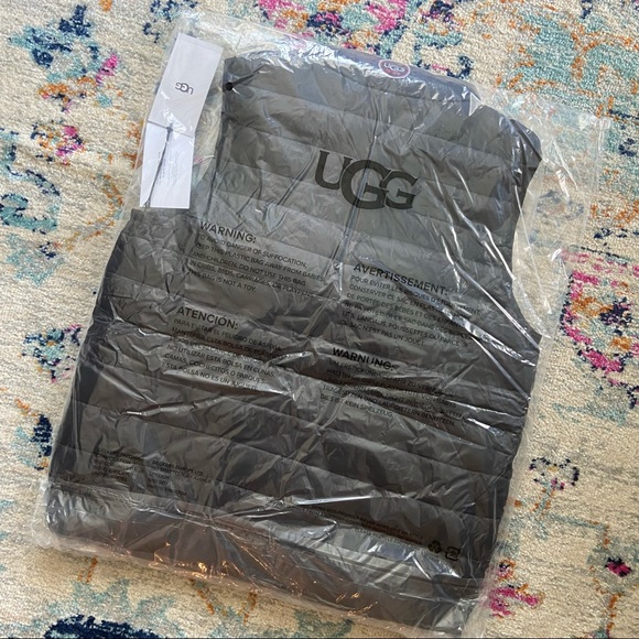 NEW! UGG Felton Puffer Vest - Picture 5 of 8
